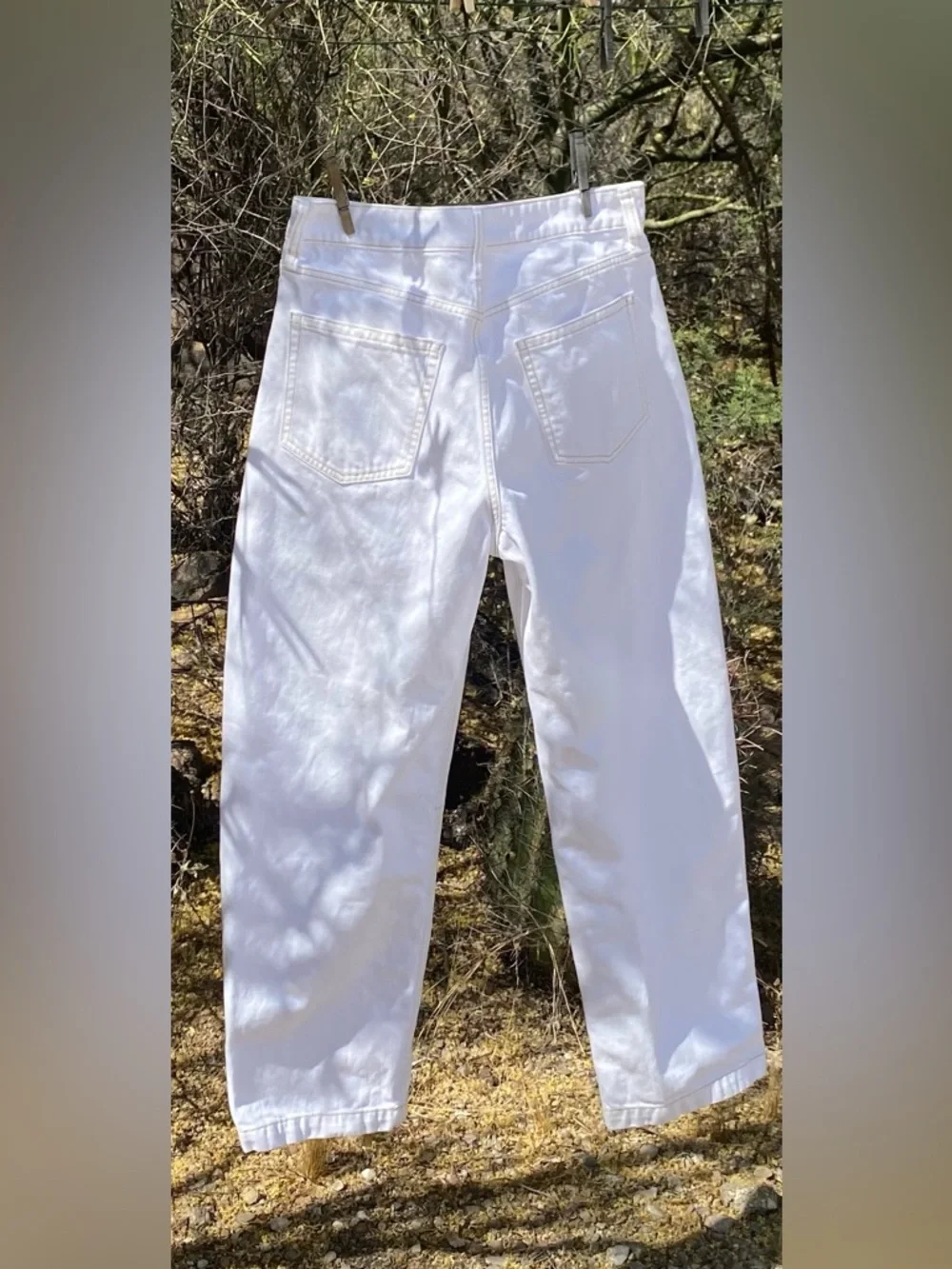 GAP High Rise Relaxed Barrel Jeans - Picture 2 of 8